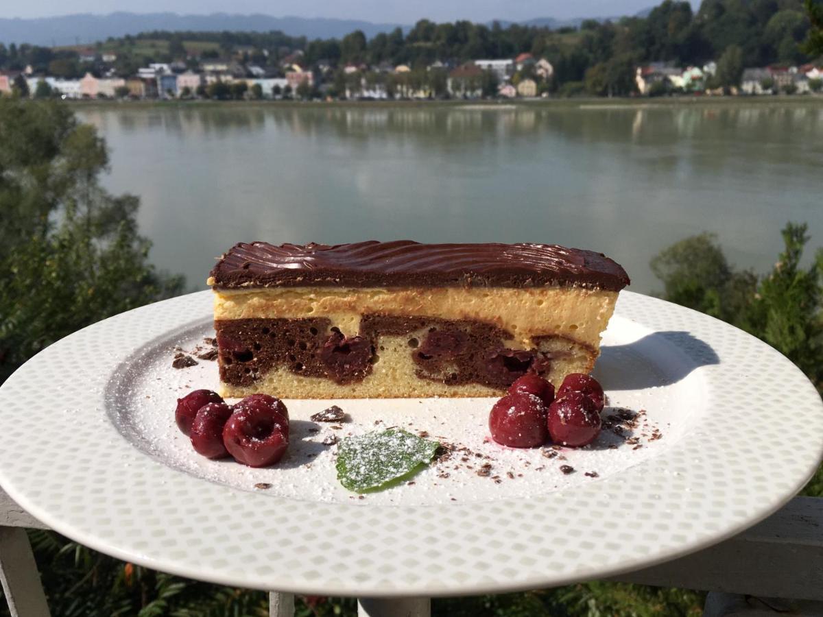 Hotel-Restaurant Faustschlossl Feldkirchen an der Donau Exterior photo