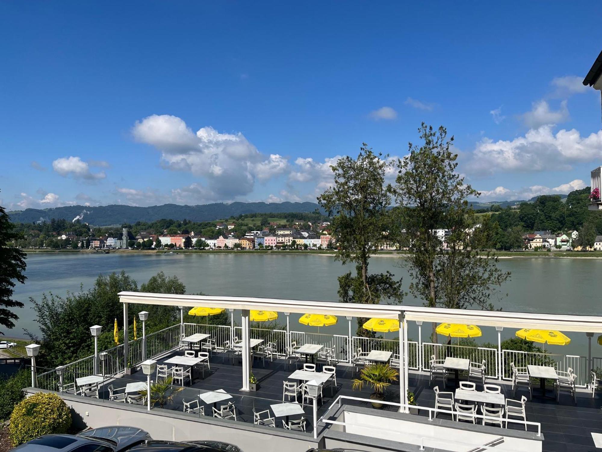 Hotel-Restaurant Faustschlossl Feldkirchen an der Donau Exterior photo